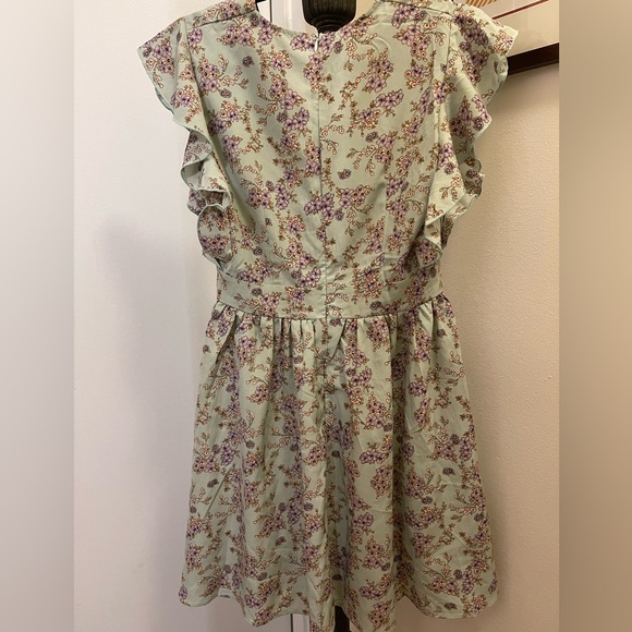 Floral Dress with ruffle sleeves - Picture 4 of 4